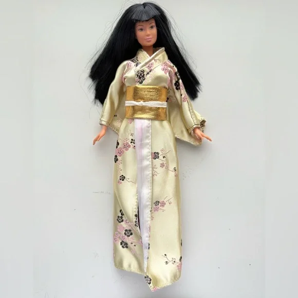 1999 Mattel Japanese Barbie Doll - Picture 3 of 11